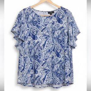 Premise NWOT Blue and White Leaf Print Blouse Ruffle Short Sleeves Loose Fit